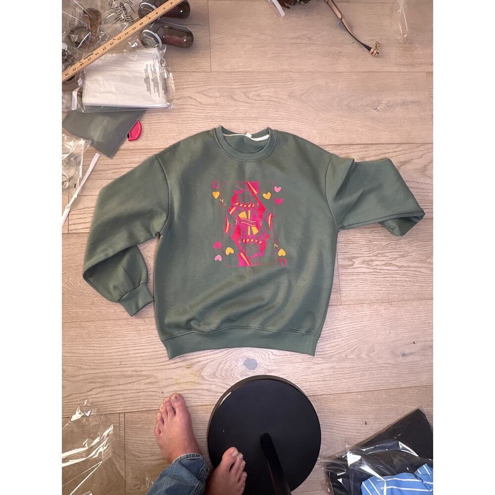 Green Graphic Sweatshirt Playing Card Hearts Oversized Fit - Picture 5 of 7